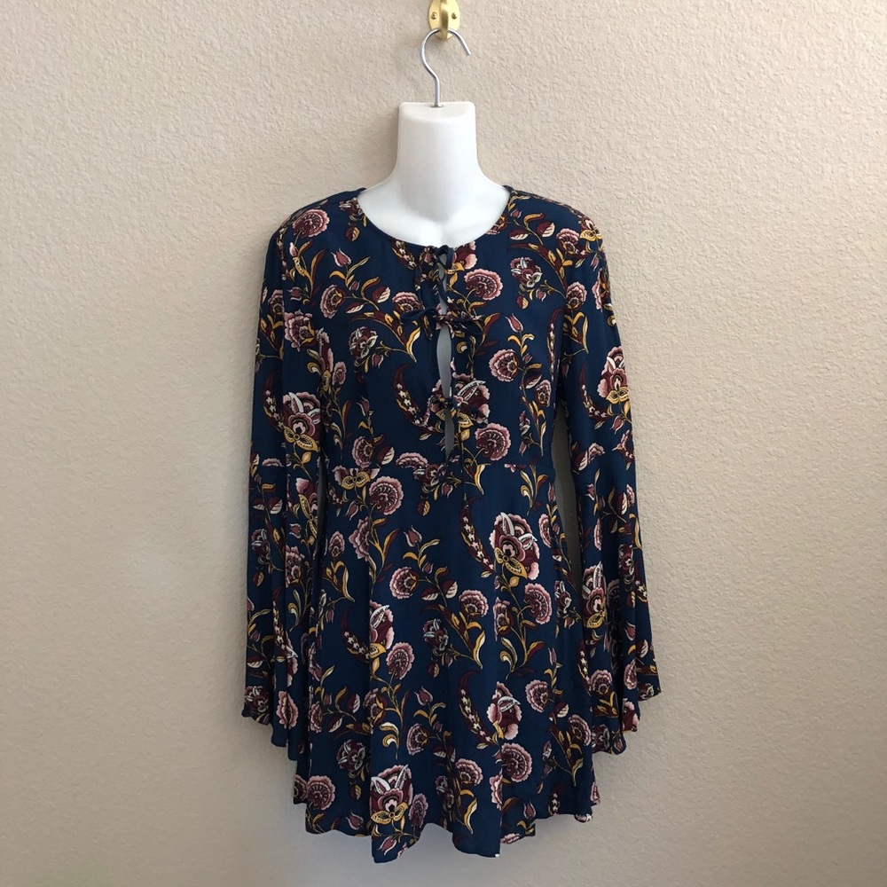 3/$20 Forever 21 Floral Print Bell Sleeve Dress
